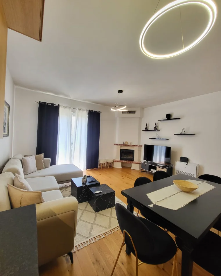 Tirane, jepet me qera apartament 2+1 , 100 m² 1.100 € (TEG)