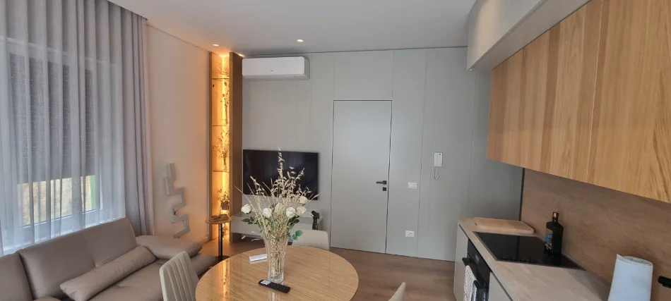Tirane, jepet me qera apartament 1+1 , 70 m² 900 € (KODRA E DIELLIT)
