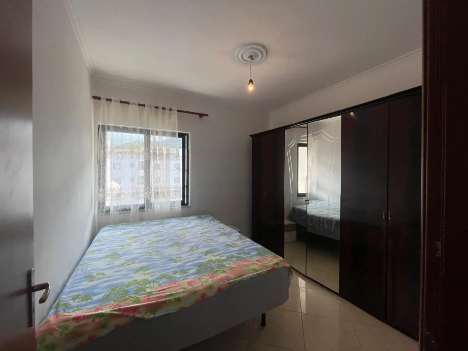 Tirane, jepet me qera apartament 1+1+Ballkon Kati 6, 63 m² 300 € (Fresk)