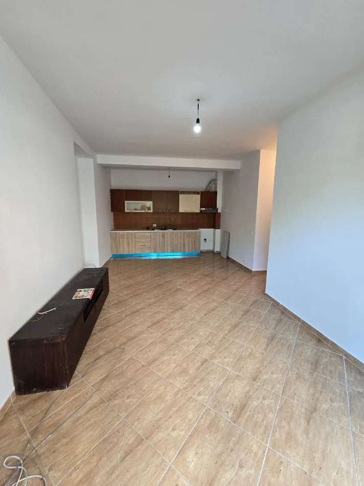 Tirane, jepet me qera apartament 2+1 , 100 m² 400 € 
