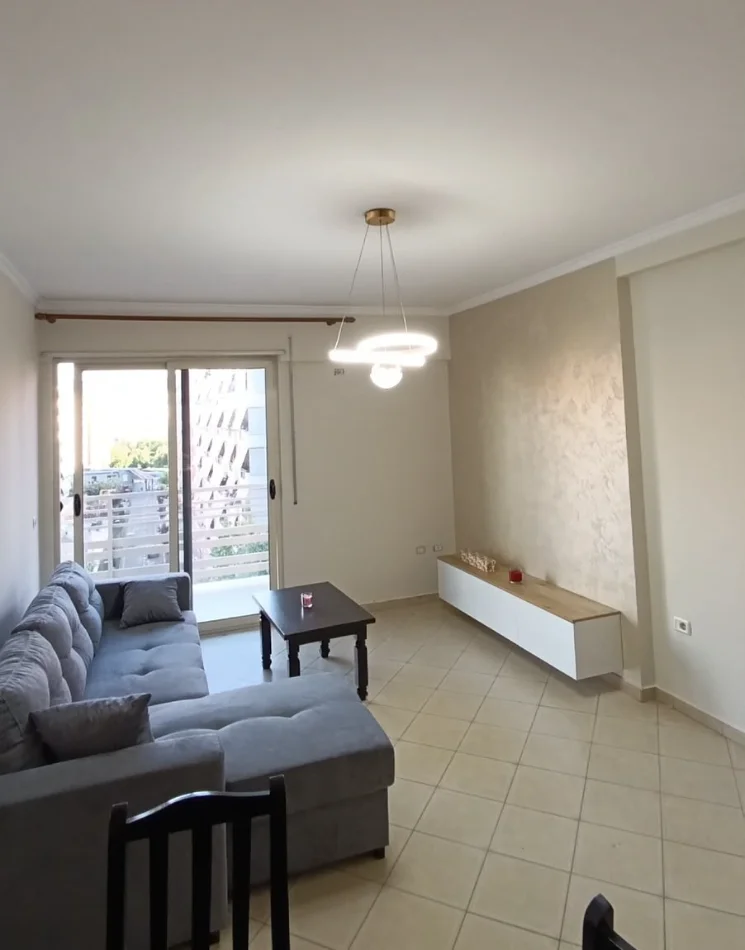 Tirane, jepet me qera apartament 1+1 , 74 m² 500 € 