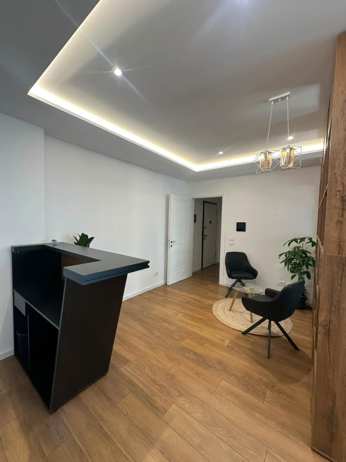 Tirane, jepet me qera zyre , 130 m² 1.420 € 