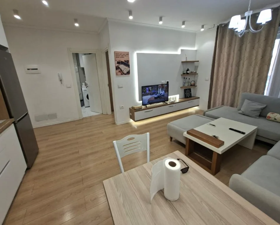 Tirane, jepet me qera apartament 1+1 , 75 m² 570 € 