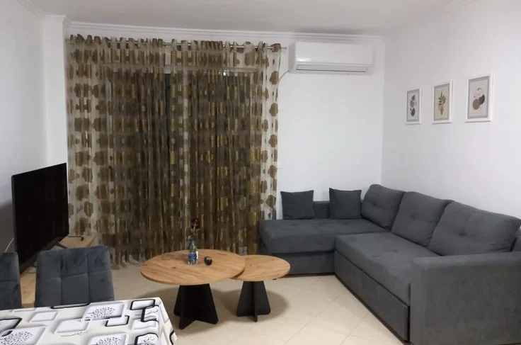Tirane, jepet me qera apartament 1+1 , 63 m² 400 € 