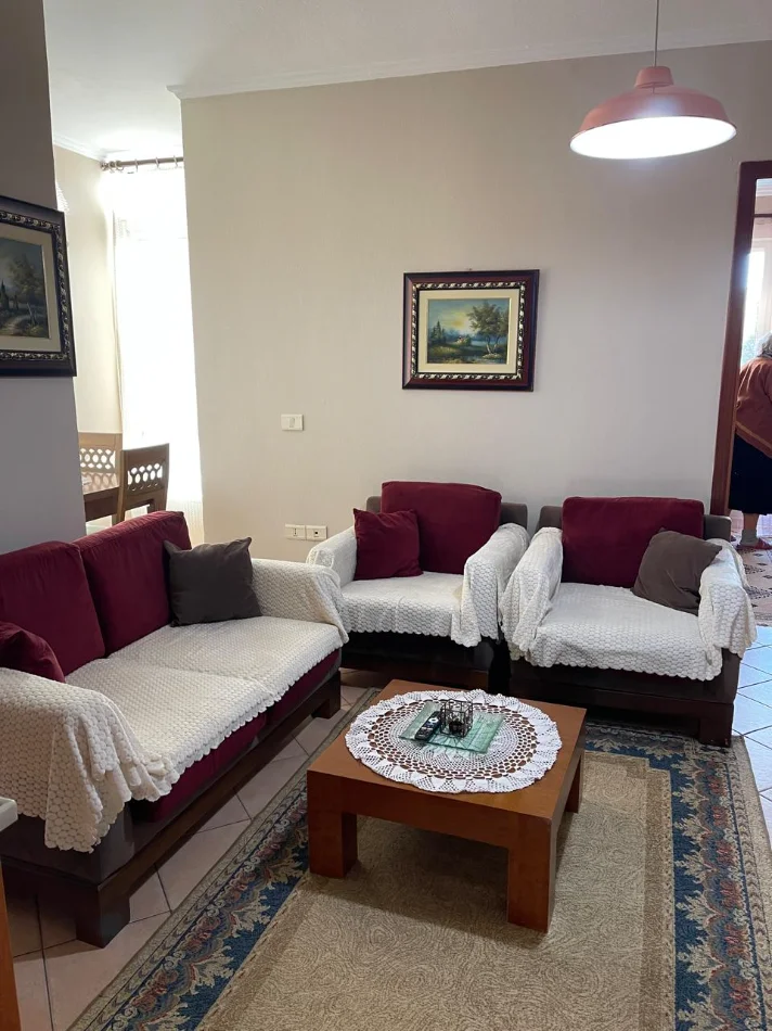 Tirane, jepet me qera apartament 1+1+Ballkon Kati 2, 600 € (Bllok, Sheshi Willson)