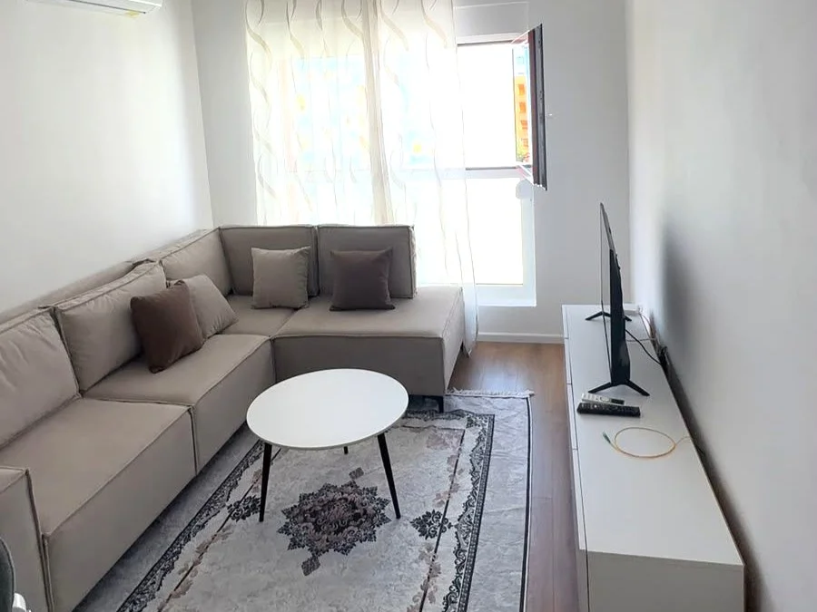 Tirane, jepet me qera apartament 1+1 Kati 8, 90 m² 450 € 