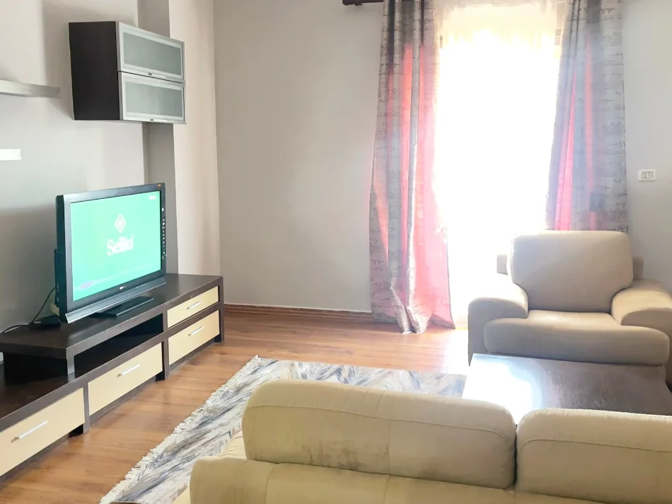 Tirane, jepet me qera apartament 1+1 Kati 4, 82 m² 500 € 