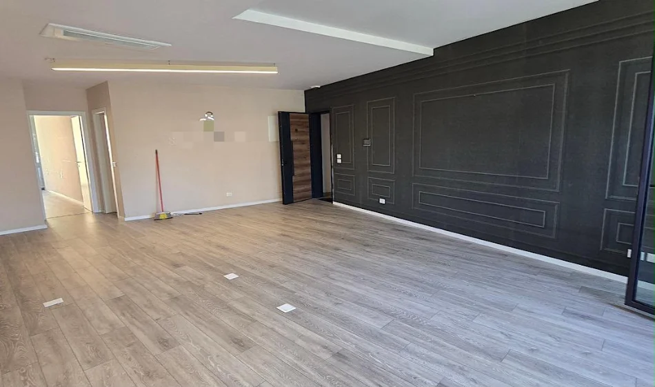 Tirane, jepet me qera zyre Kati 2, 102 m² 1.500 € (Rruga Kosovarve)