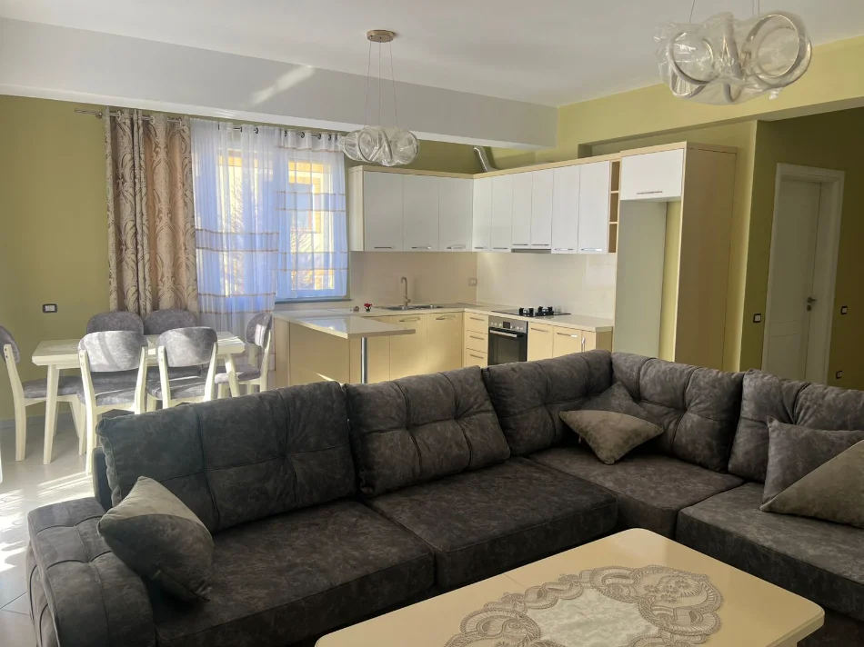 Tirane, jepet me qera apartament 2+1+Ballkon Kati 2, 124 m² 600 € (pranë Spitalit Shefqet Ndroqi)