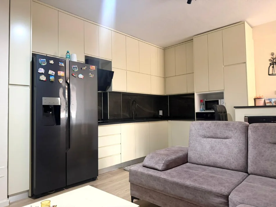 Tirane, jepet me qera apartament 1+1 Kati 3, 74 m² 500 € (Rruga e Dibres/Fakulteti i Mjeksise)