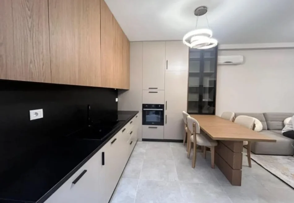 Tirane, jepet me qera apartament 1+1 Kati 12, 69 m² 518 € (Yzberisht prane pasticeri Nela)