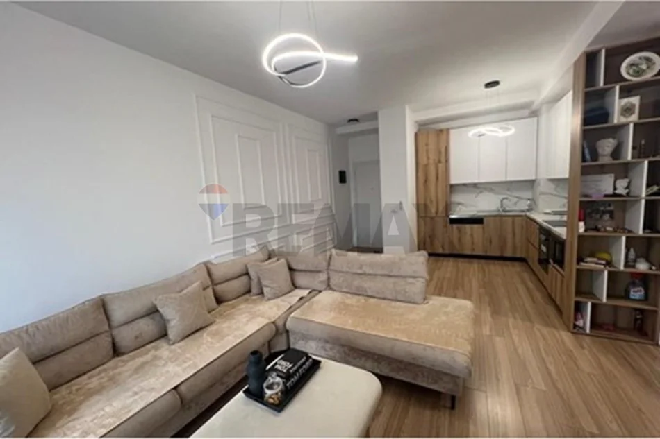 Shqiperi, jepet me qera apartament 2+1+Ballkon Kati 4, 90 m² 650 € (Rruga Jordan Misja)