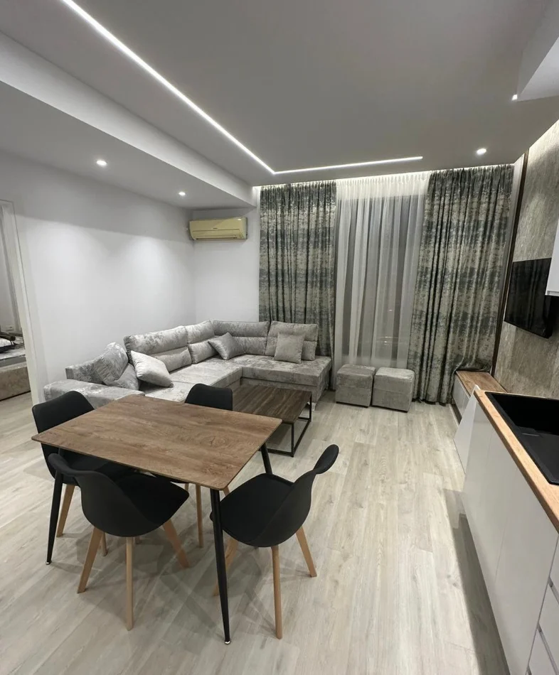 Tirane, jepet me qera apartament 1+1 , 70 m² 650 € 