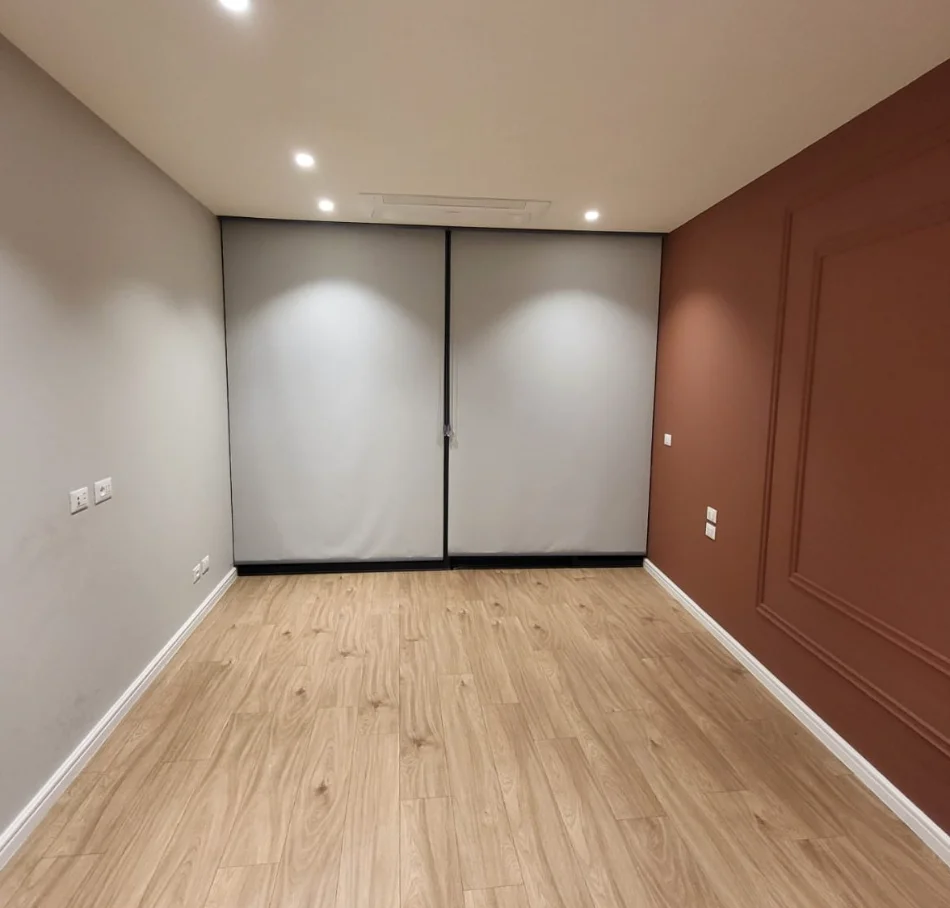 Tirane, jepet me qera zyre , 100 m² 1.400 € 
