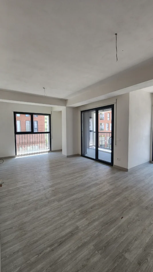 Tirane, shitet apartament 3+1 , 147 m² 272.700 € (Bulevardi i Ri)