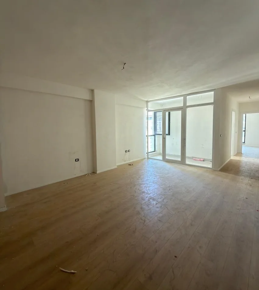 Tirane, shitet apartament 2+1 , 92 m² 149.300 € 