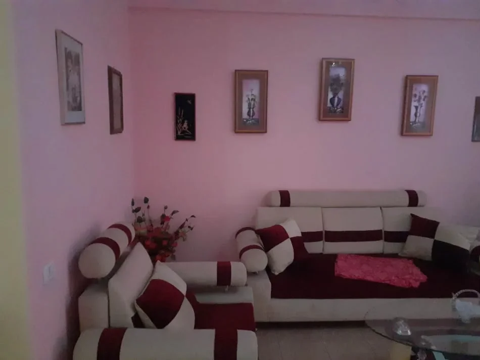 Tirane, jepet me qera apartament 1+1+Ballkon Kati 1, 73 m² 400 € (ASTIR)