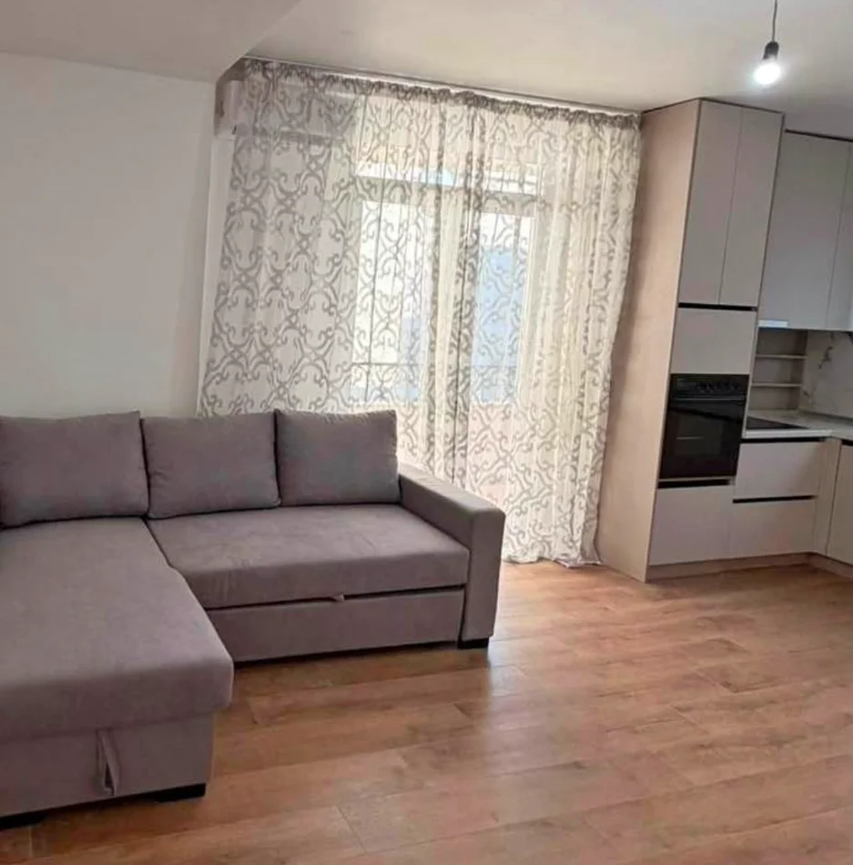 Tirane, jepet me qera apartament 1+1 , 62 m² 600 € (Rruga e Kosovarëve)