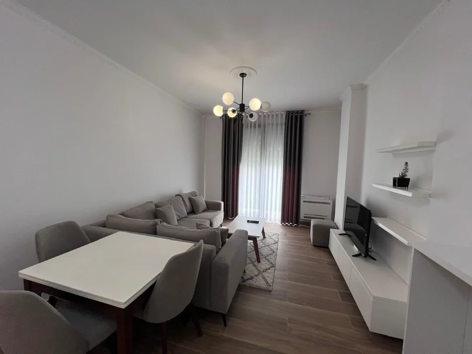 Tirane, jepet me qera apartament 1+1 , 75 m² 800 € (TEG)