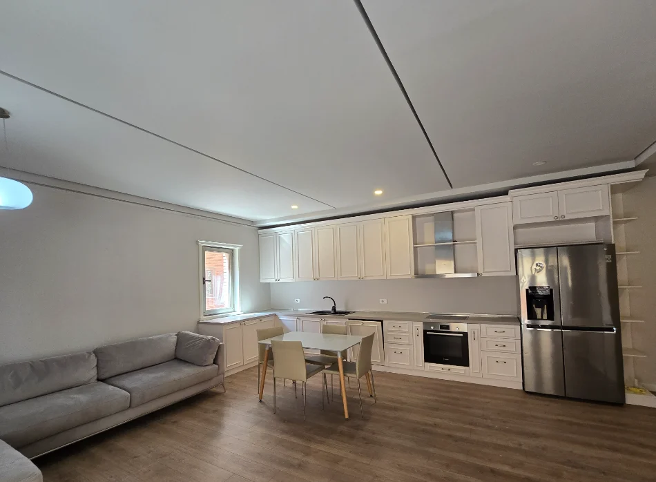 Tirane, jepet me qera apartament 2+1 , 125 m² 1.100 € 