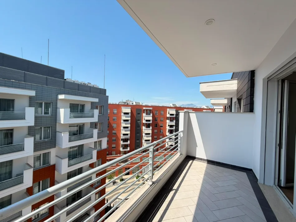 Tirane, jepet me qera zyre Kati 8, 180 m² 2.500 € (Hilton Garden Inn)