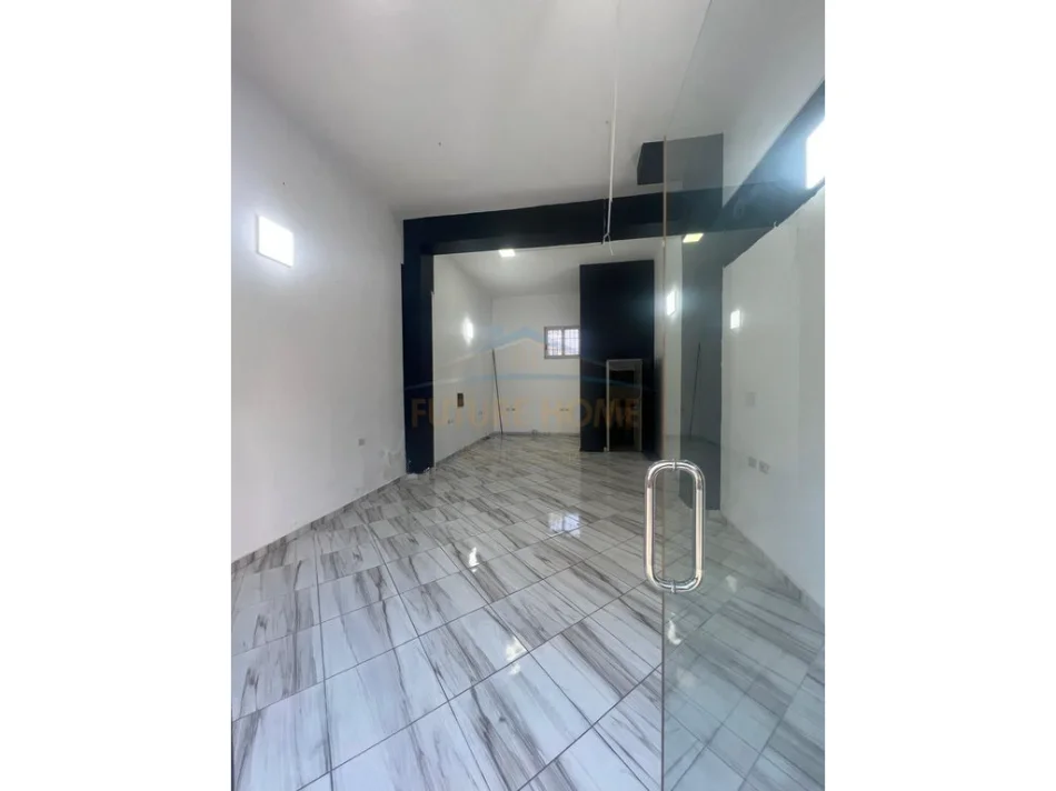 Durres, jepet me qera ambjent biznesi Kati 0, 46 m² 620 € 