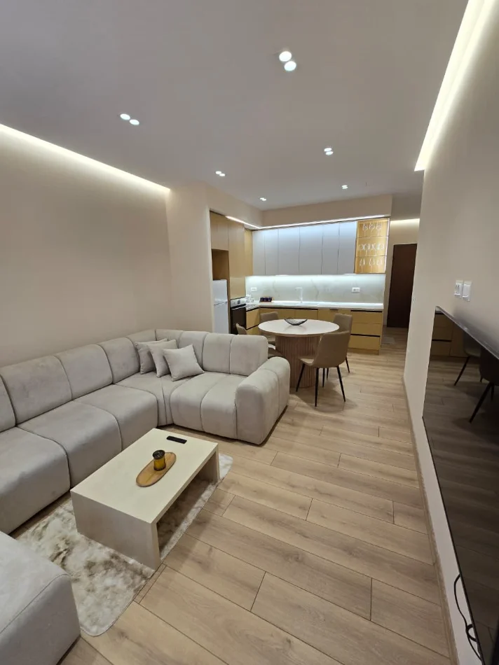 Tirane, jepet me qera apartament 2+1 , 104 m² 900 € 