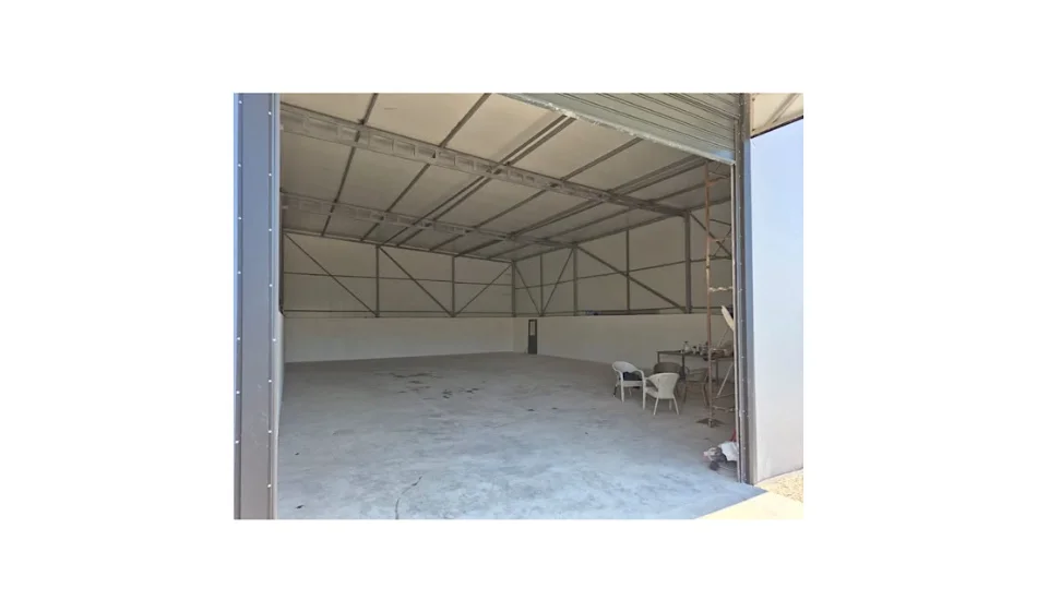 Tirane, jepet me qera magazine Kati 0, 235 m² 1.200 € 