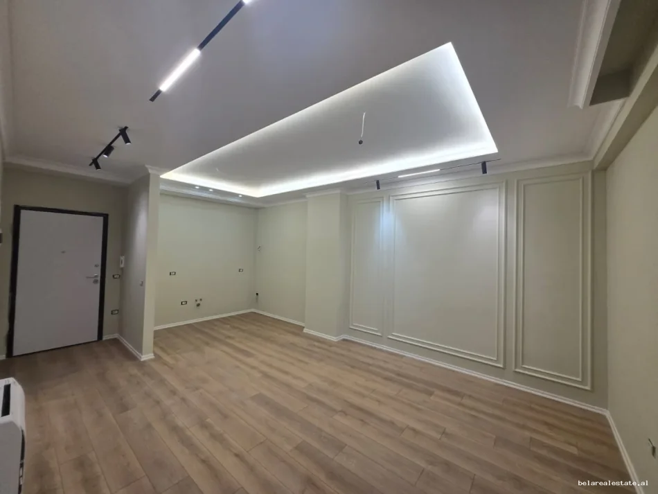 Tirane, jepet me qera zyre Kati 2, 67 m² 6.000 € 