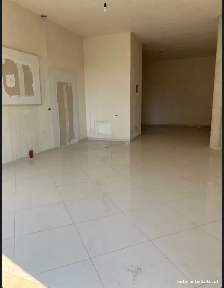 Tirane, jepet me qera magazine , 110 m² 750 € (rruga Hysen Selmani)