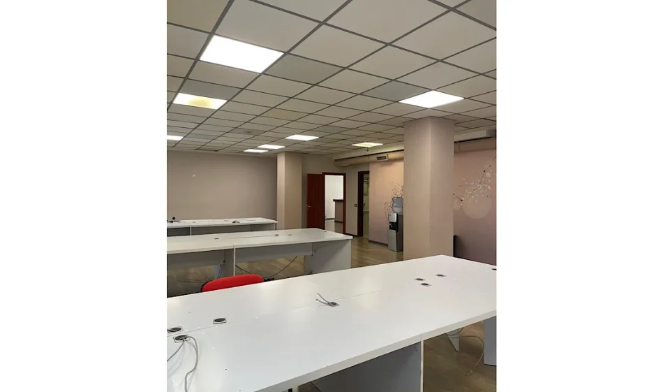 Tirane, jepet me qera zyre Kati 0, 80 m² 1.200 € 