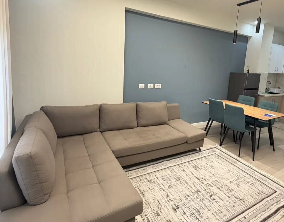 Tirane, jepet me qera apartament 1+1 , 65 m² 650 € 