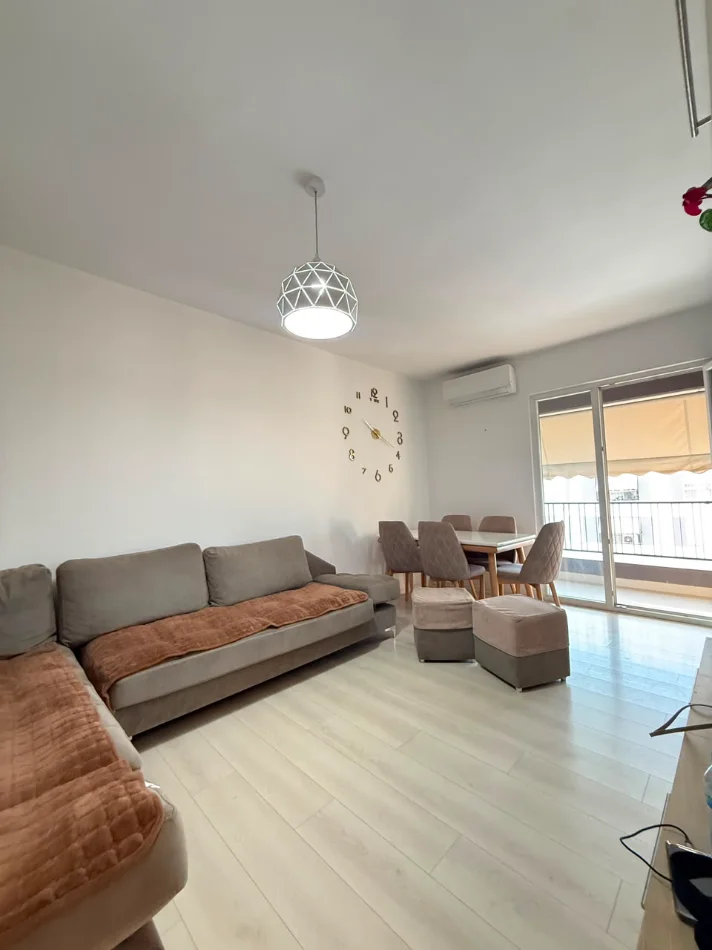 Tirane, jepet me qera apartament 2+1 , 90 m² 600 € (Rruga 5 Maji)