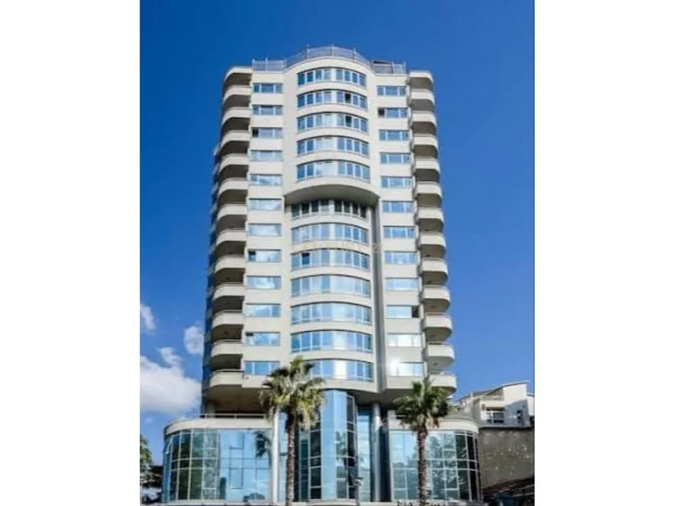 Tirane, jepet me qera zyre Kati 4, 86 m² 1.600 € (Sky Tower)
