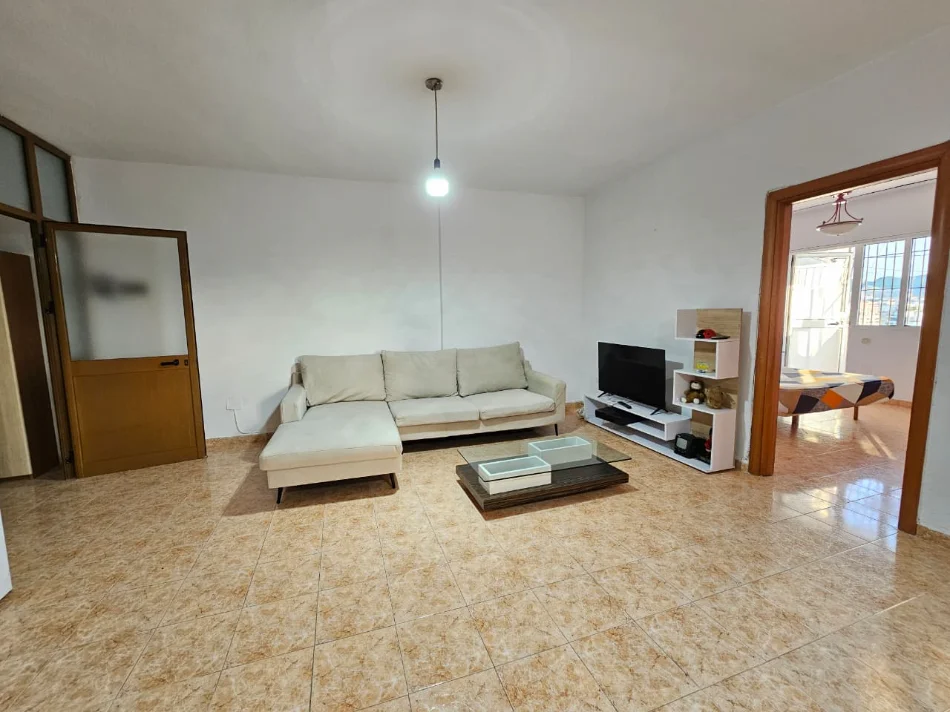 Tirane, jepet me qera apartament 2+1+Ballkon Kati 9, 85 m² 550 € (Rruga Dritan Hoxha)