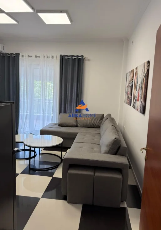 Tirane, jepet me qera apartament 1+1+Ballkon Kati 1, 70 m² 643 € 