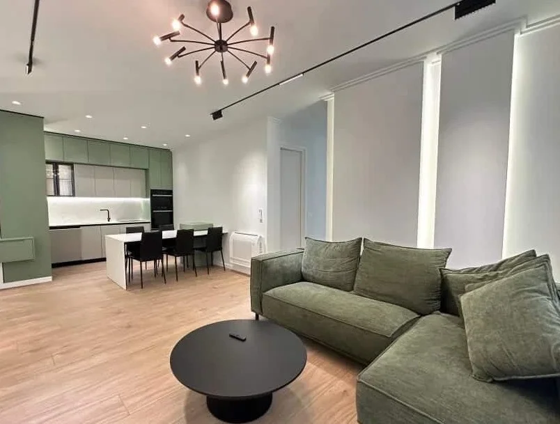 Tirane, jepet me qera apartament 3+1 , 120 m² 2.000 € 