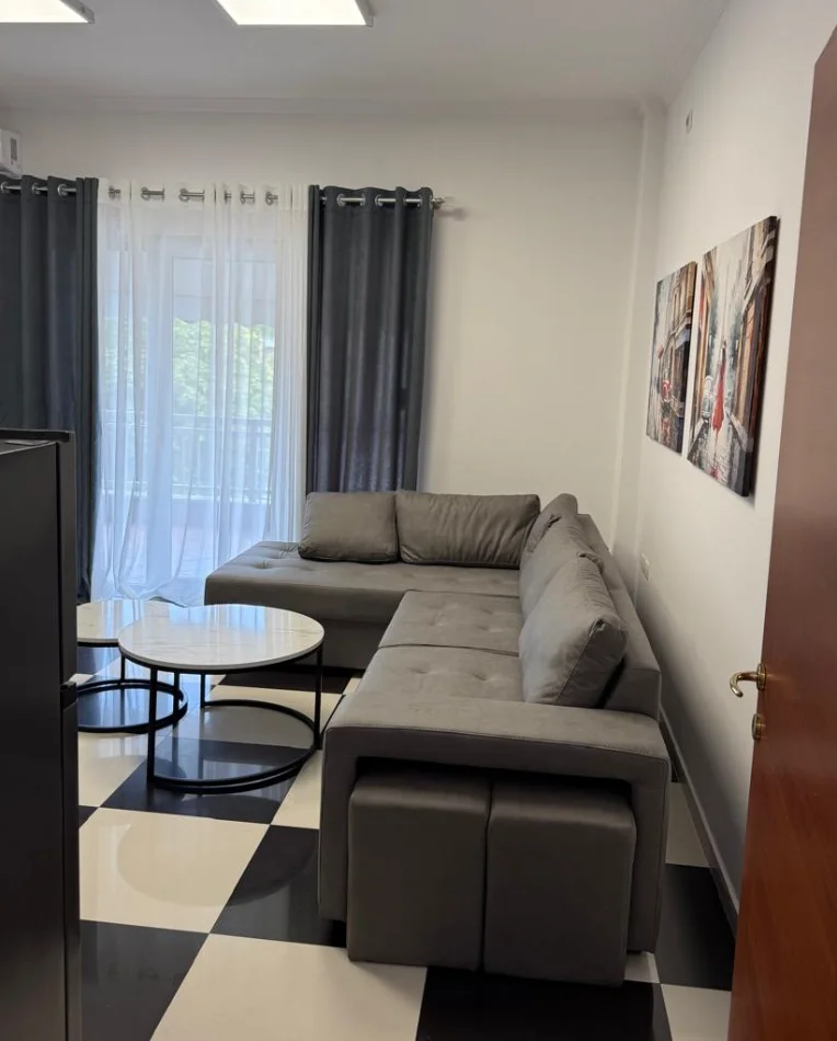 Tirane, jepet me qera apartament 1+1 , 70 m² 600 € 