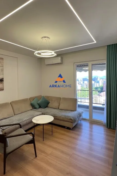 Tirane, jepet me qera apartament 2+1+Ballkon Kati 9, 95 m² 804 € 
