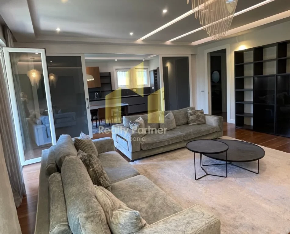 Tirane, shitet apartament 3+1 , 230 m² 700.000 € 