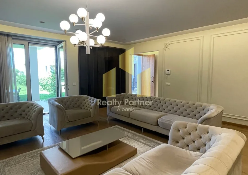 Tirane, shitet apartament 2+1 , 220 m² 500.000 € 