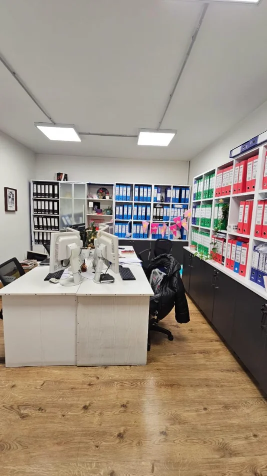 Tirane, jepet me qera zyre , 311 m² 2.500 € (bllok)
