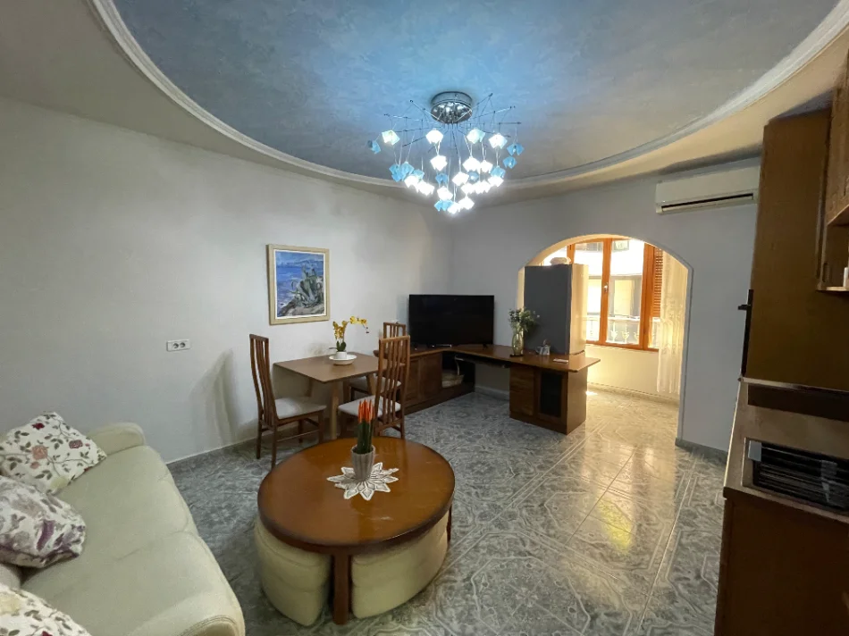 Tirane, jepet me qera apartament 1+1 Kati 4, 550 € (Rruga Kosovareve)