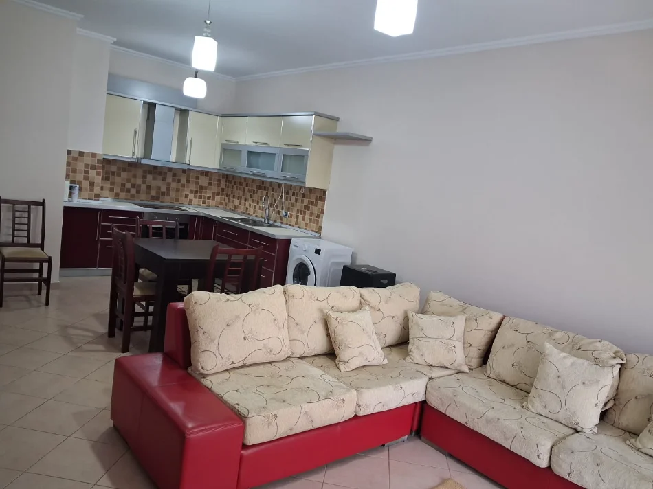 Tirane, jepet me qera apartament 1+1 , 62 m² 550 € (ish Tregu Elektrik)
