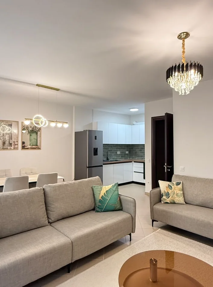 Tirane, jepet me qera apartament 2+1 Kati 3, 120 m² 760 € 