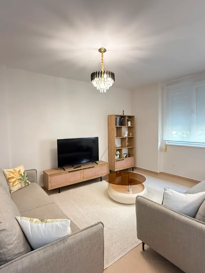 Tirane, jepet me qera apartament 2+1 , 120 m² 760 € (21 Dhjetori)