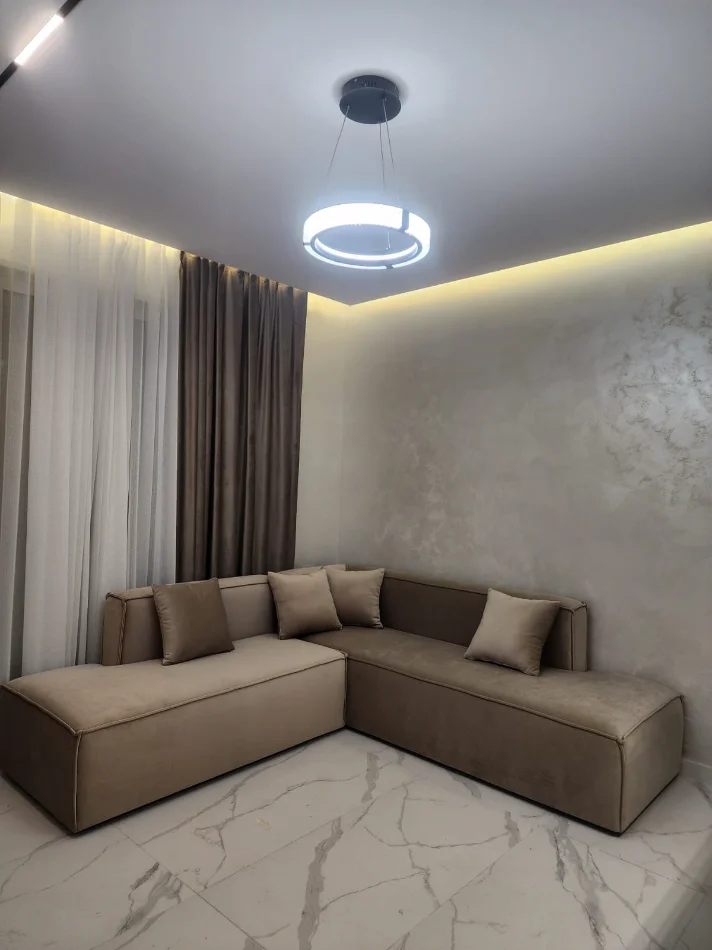 Tirane, jepet me qera apartament 1+1 , 87 m² 600 € (LIQENI I THATË)