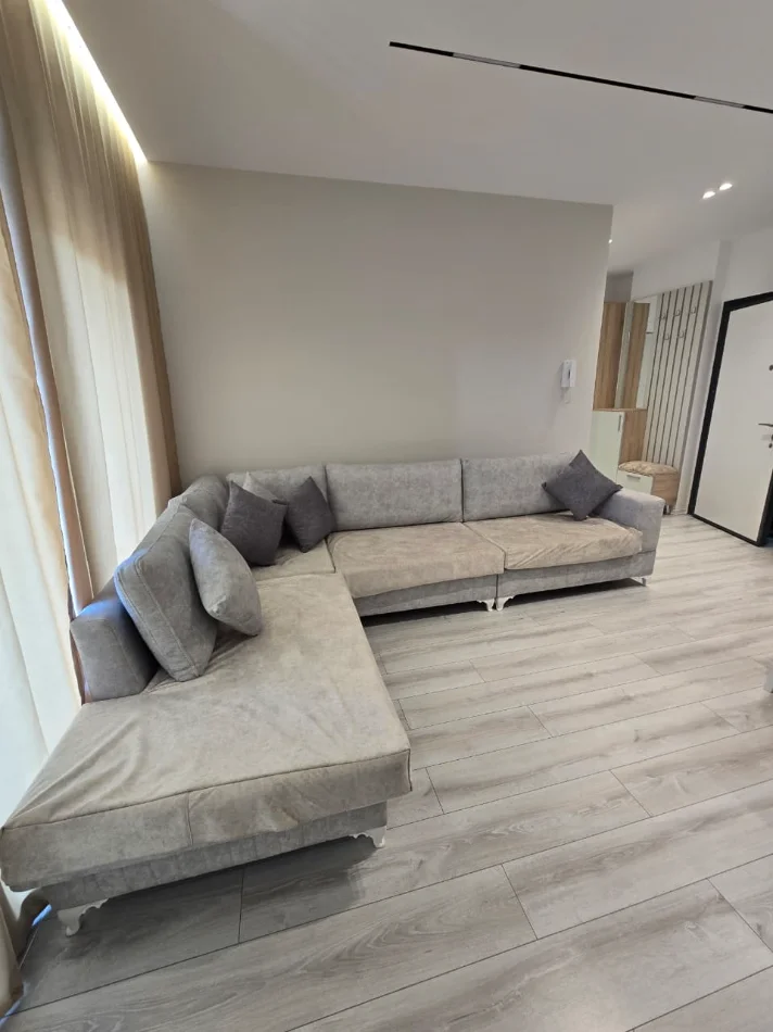 Tirane, jepet me qera apartament 1+1 , 80 m² 700 € 