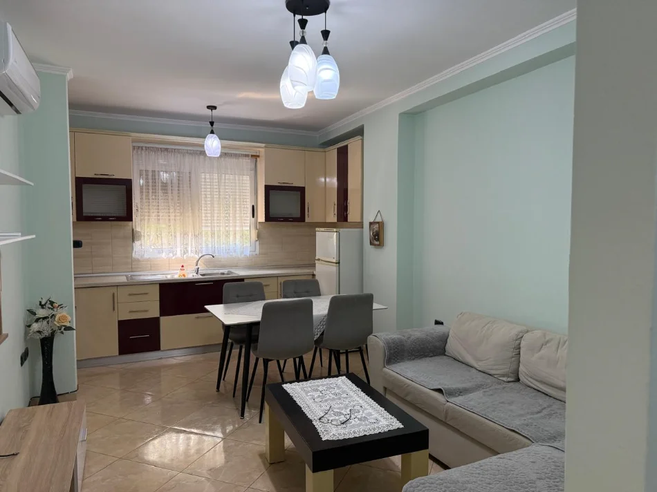 Tirane, jepet me qera apartament 2+1+Ballkon , 70 m² 500 € (Materniteti i Ri)
