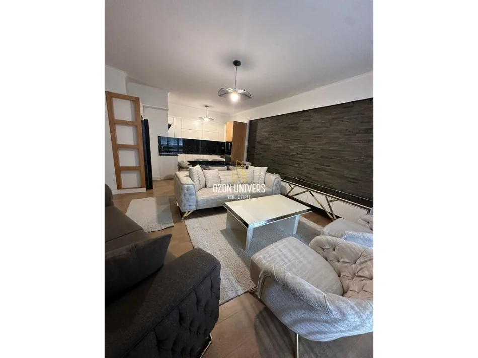 Tirane, jepet me qera apartament 2+1+Ballkon Kati 5, 127 m² 800 € (ish Hotel Roland, Astir)